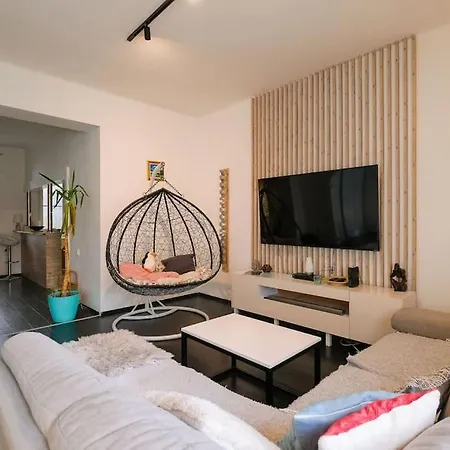 New - Veni - Modern Downtown *