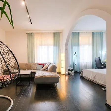 New - Veni - Modern Downtown Apartment